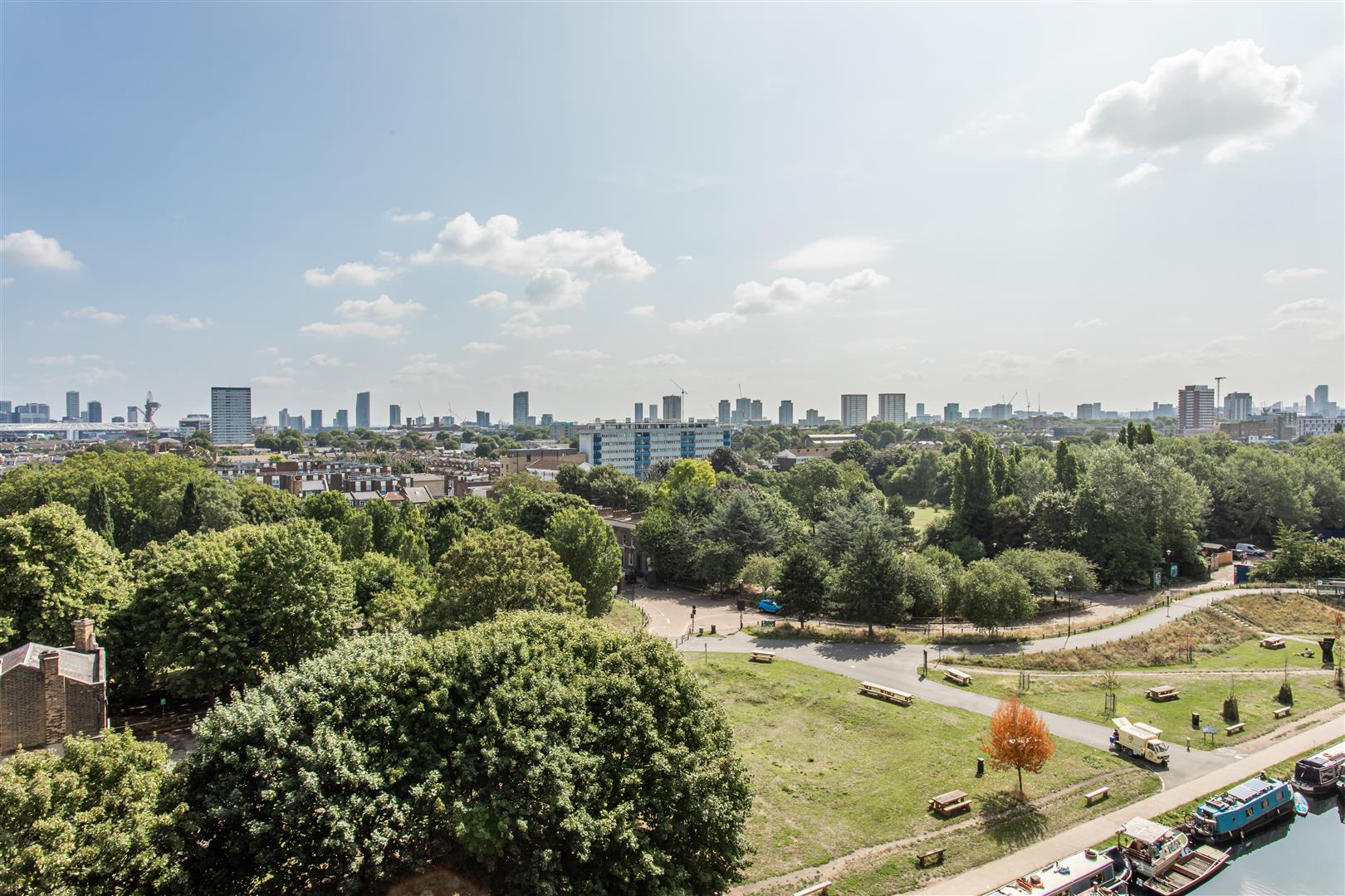 1 bed property in Palmers Road, Bethnal Green
